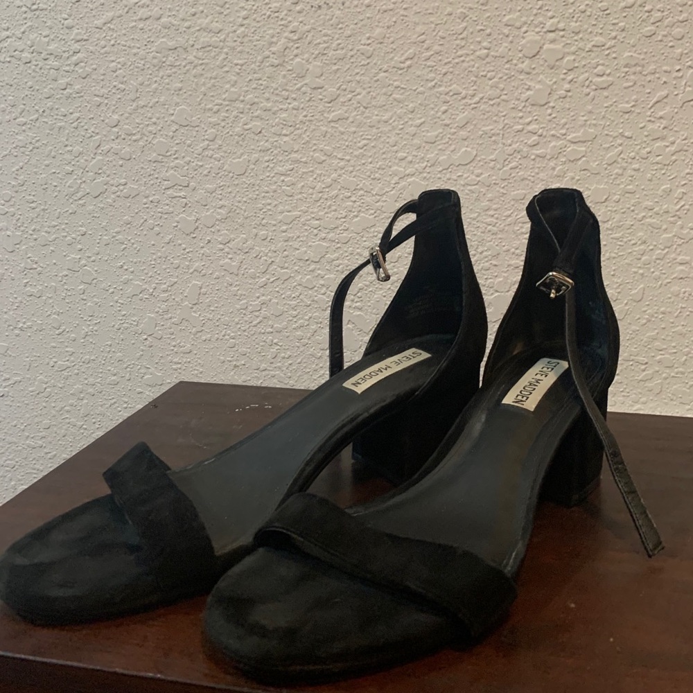Steve Madden short black heels